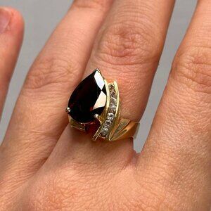 1.04 CTW Large Pear shaped Garnet with Diamond Accents 10kt Yellow Gold Ring